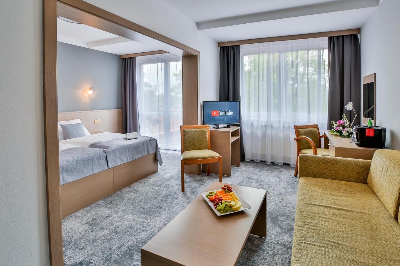 Lh Parkhotel Hluboka Nad Vltavou Congress & Wellness エクステリア 写真