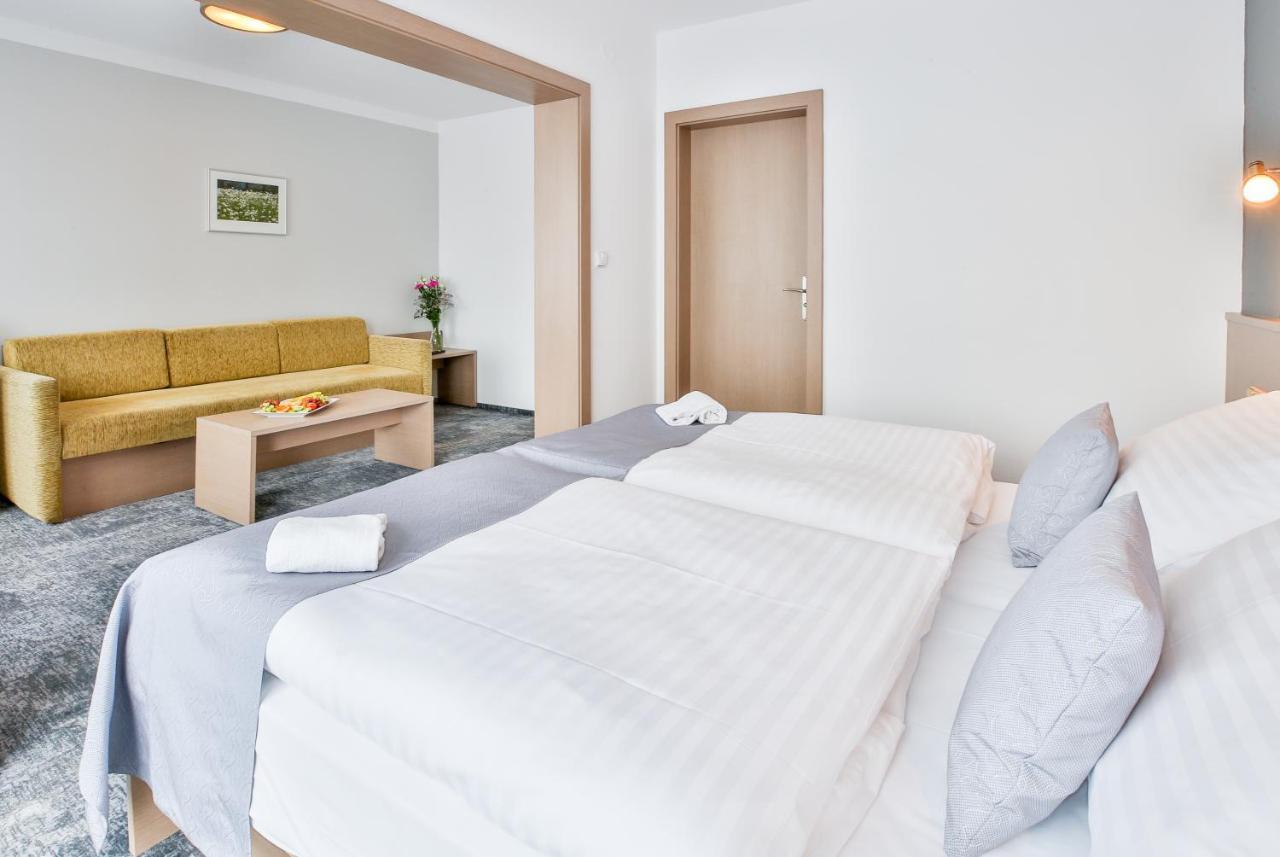 Lh Parkhotel Hluboka Nad Vltavou Congress & Wellness エクステリア 写真