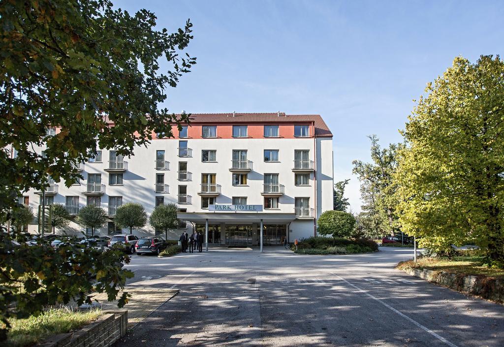 Lh Parkhotel Hluboka Nad Vltavou Congress & Wellness エクステリア 写真