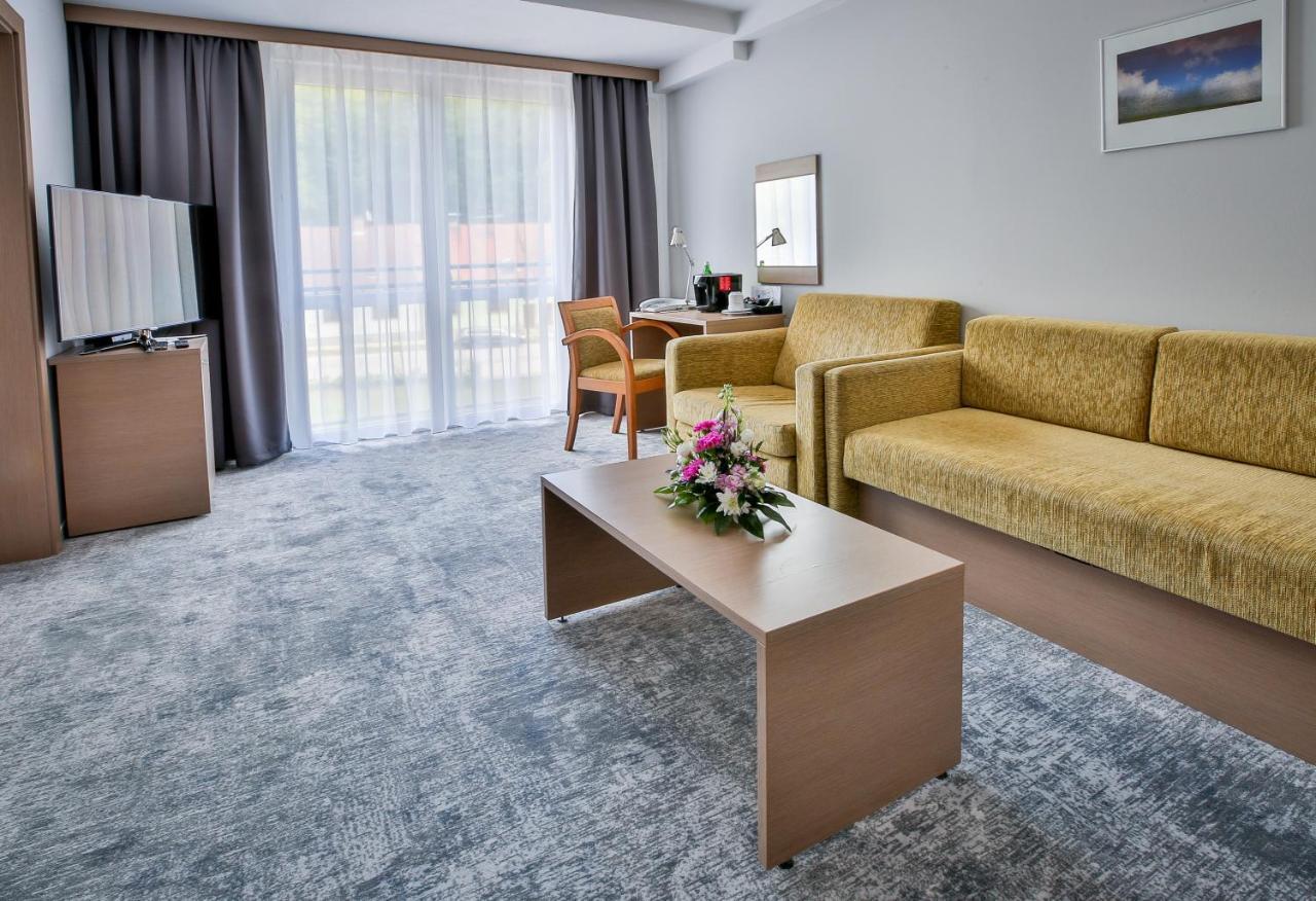 Lh Parkhotel Hluboka Nad Vltavou Congress & Wellness エクステリア 写真