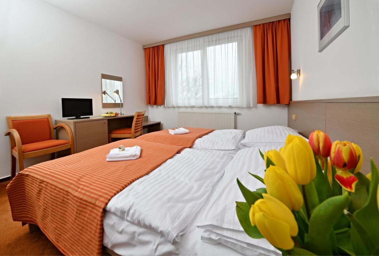 Lh Parkhotel Hluboka Nad Vltavou Congress & Wellness エクステリア 写真