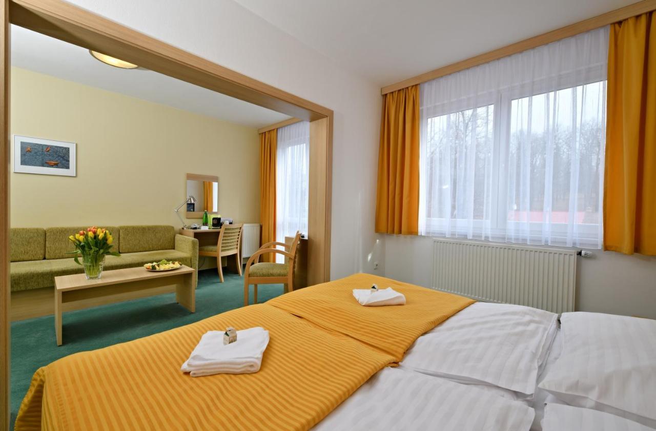 Lh Parkhotel Hluboka Nad Vltavou Congress & Wellness エクステリア 写真
