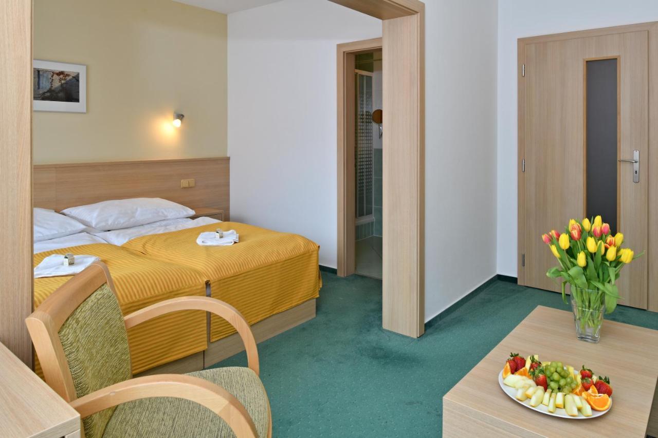 Lh Parkhotel Hluboka Nad Vltavou Congress & Wellness エクステリア 写真