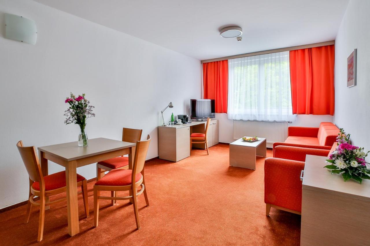 Lh Parkhotel Hluboka Nad Vltavou Congress & Wellness エクステリア 写真