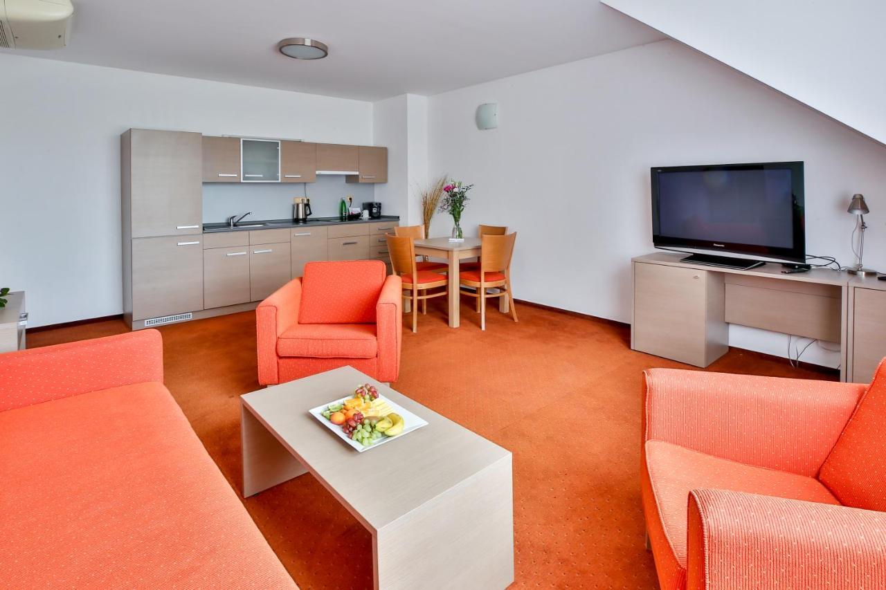 Lh Parkhotel Hluboka Nad Vltavou Congress & Wellness エクステリア 写真