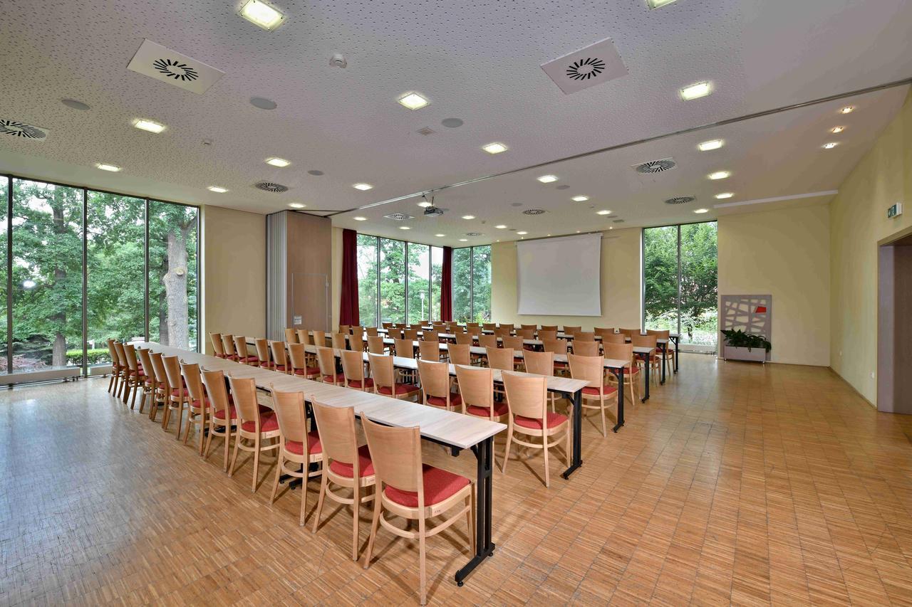 Lh Parkhotel Hluboka Nad Vltavou Congress & Wellness エクステリア 写真