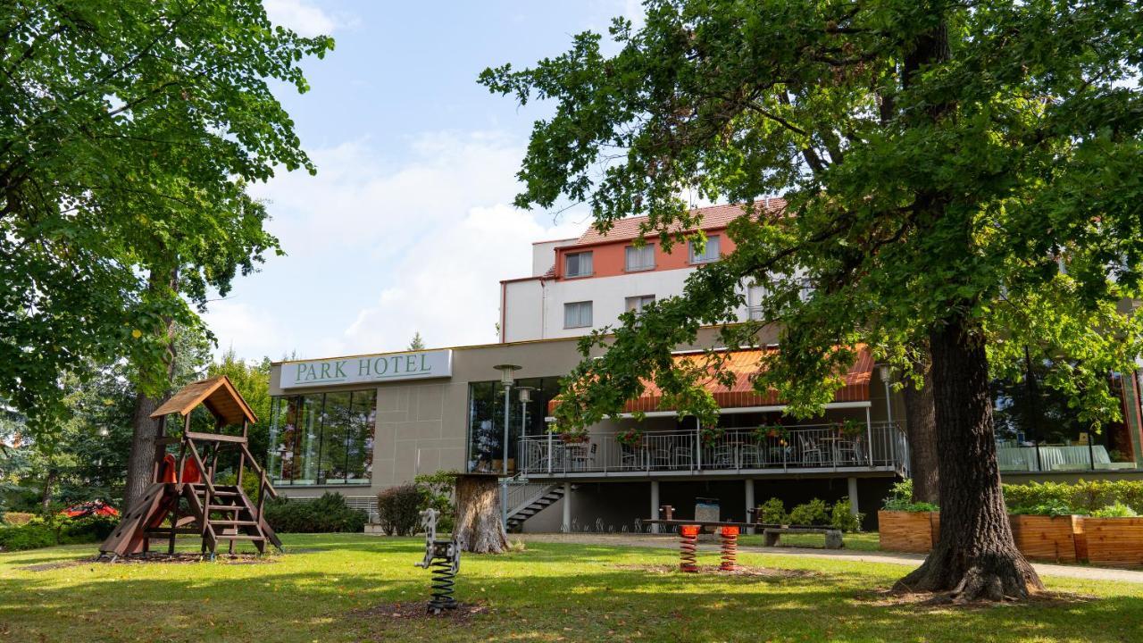 Lh Parkhotel Hluboka Nad Vltavou Congress & Wellness エクステリア 写真